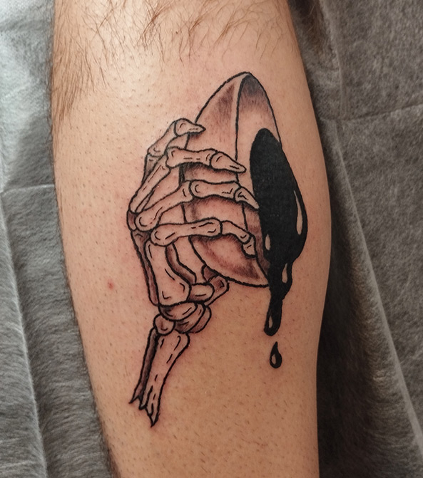 Skull Hand dark Tattoo