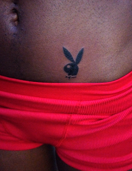 Playboy tatouage black work tattoo