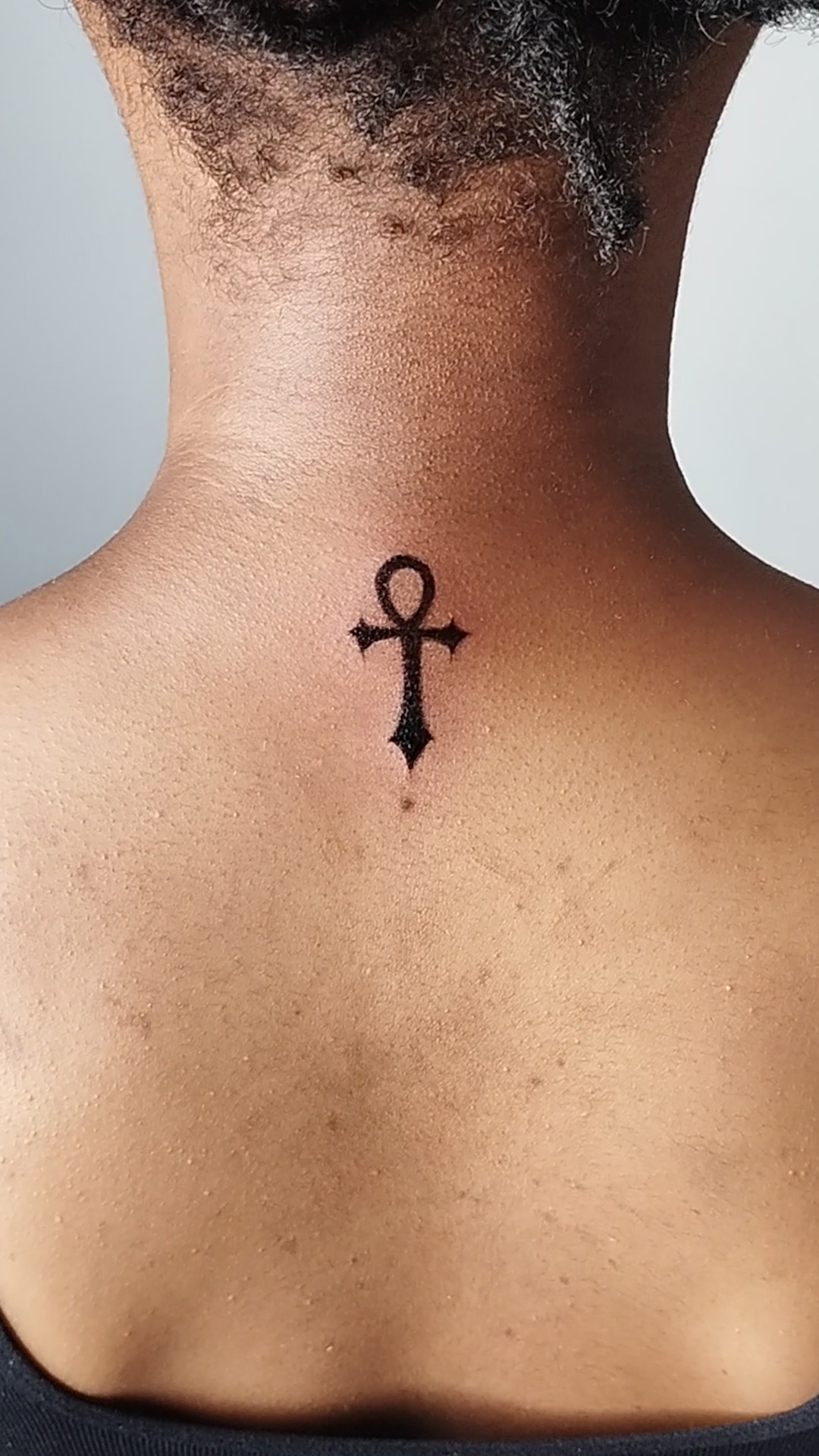 tattoo croix egyptienne tatouage noir